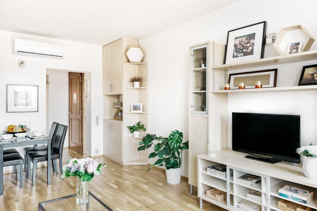 Lil Apartment With Tyn Cathedral View, Parking & Ac Prague Exterior photo