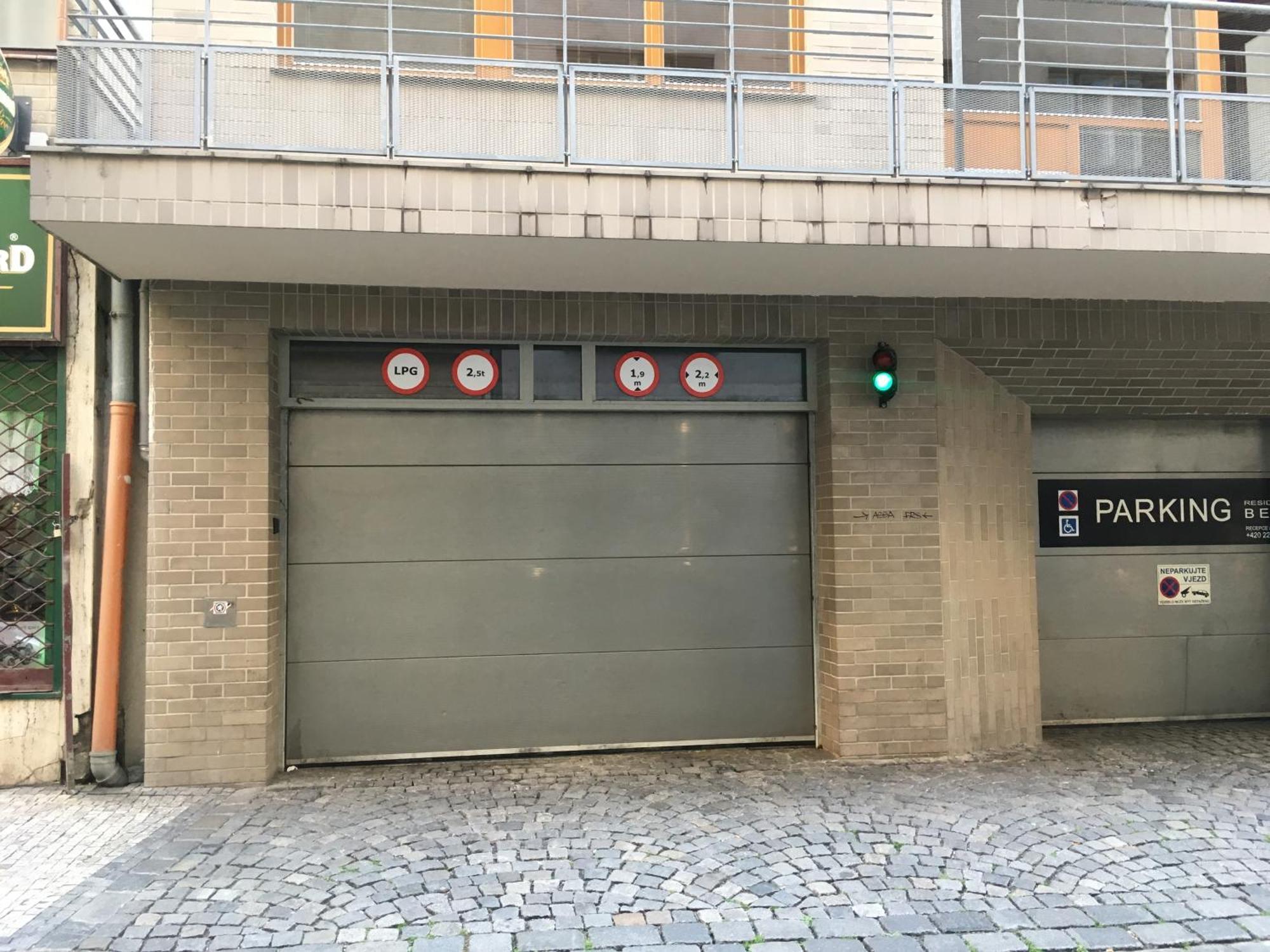 Lil Apartment With Tyn Cathedral View, Parking & Ac Prague Exterior photo